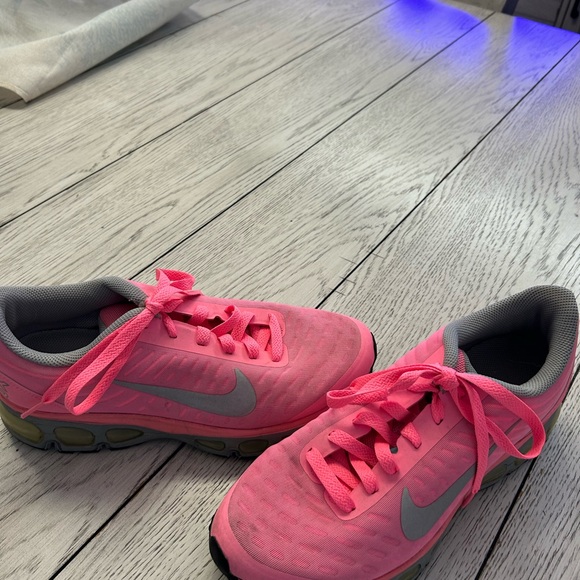 Nike Pink and Gray Air Max Athletic Shoes Size 8 - Picture 2 of 10